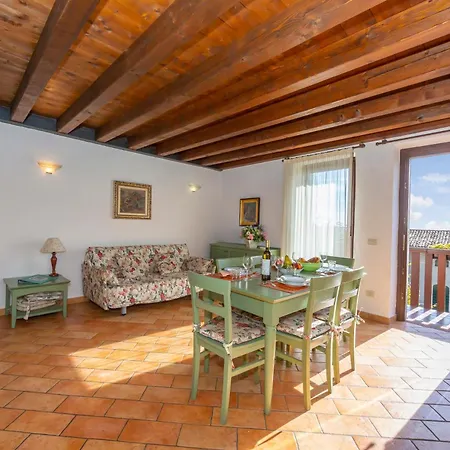 Liano Apartment *